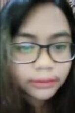 Yessi Mahasiswi VIral buka baju ke pacar